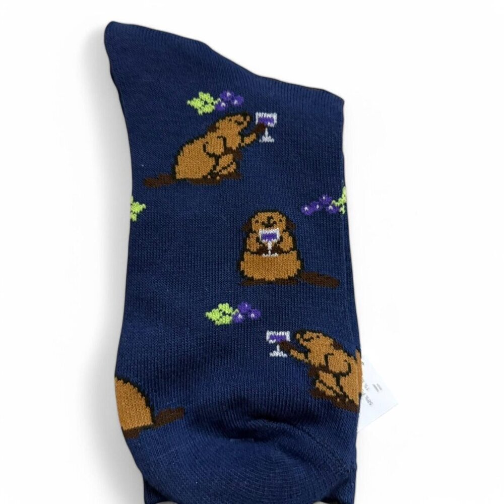 Beaver drinking wine and grapes Navy Novelty Socks Crew cut - Picture 2 of 2